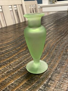 New Martinsville Vtg 1930s Bud Vase Satin Green Art Deco